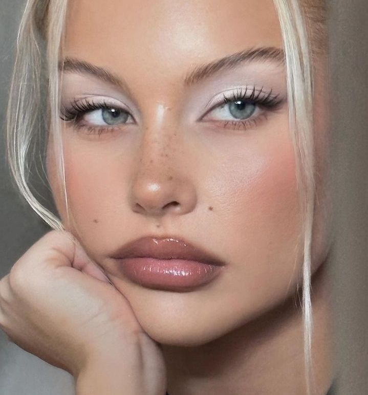 Ice Snowy Makeup / Christmas Makeup Inspo