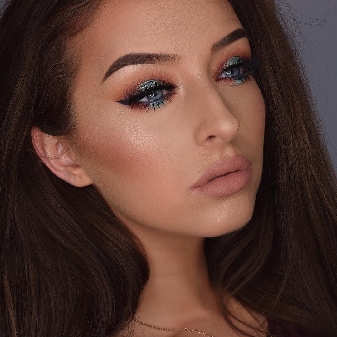 Макияж со стрелками: 20 самых стильных идей для осени 2021 – Журнал Элис