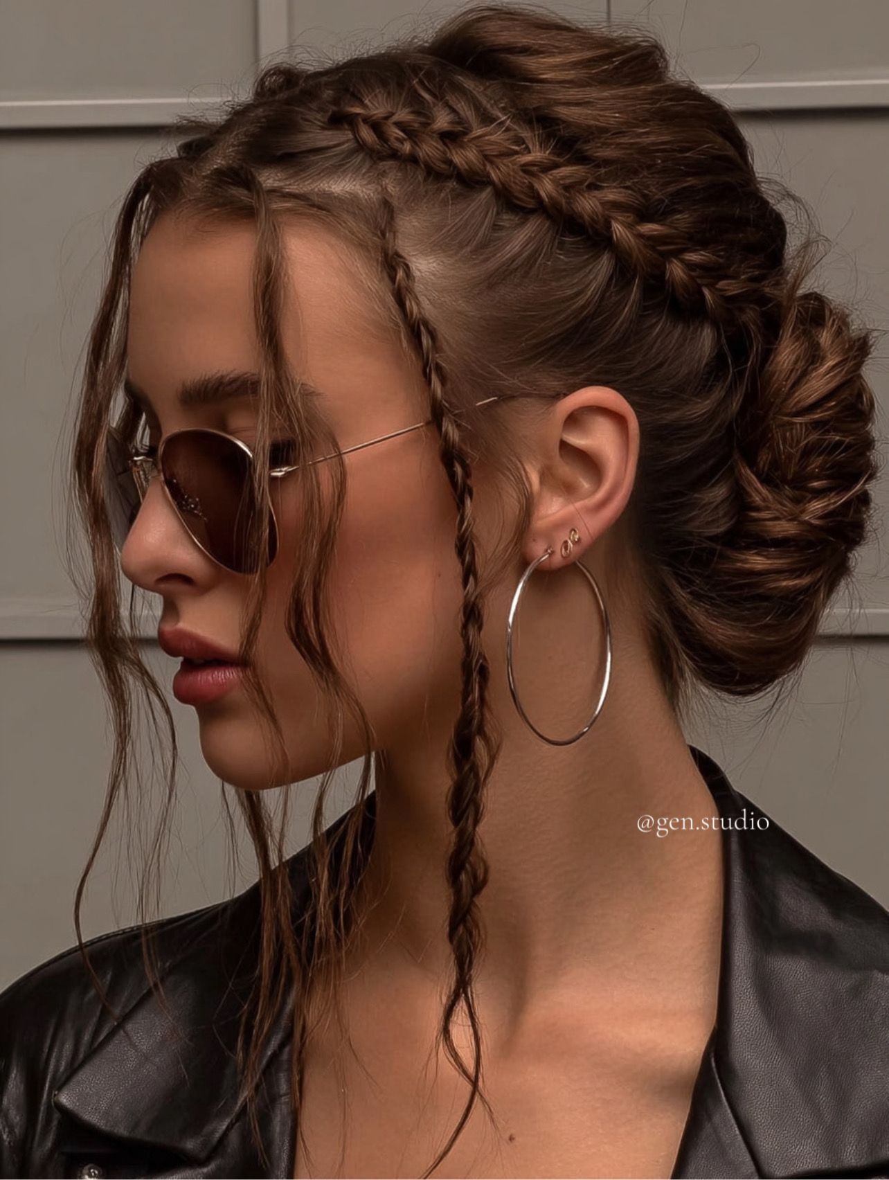 AI-визуал для сильного женского образа с брейдами.