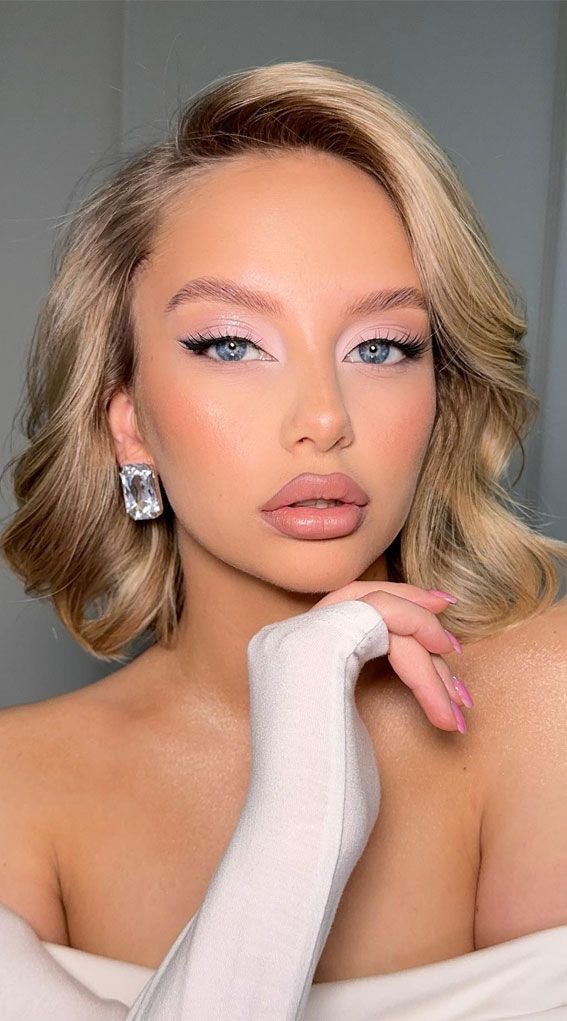 32 Bridal Makeup Ideas for a Radiant Look : Contemporary Bridal Look