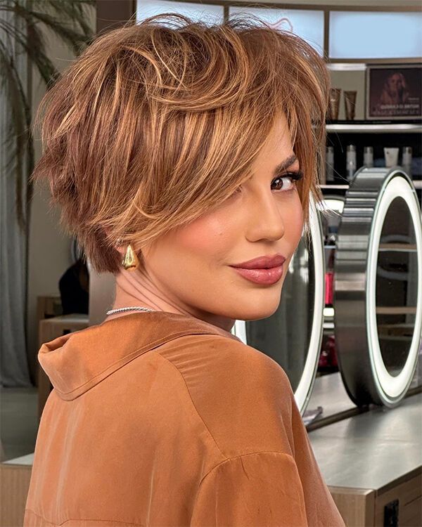 12 причесок и стрижек для женщин 50+, которые молодят и подчеркивают натуральную красоту