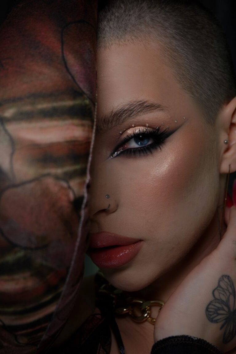 Макияж со стразами