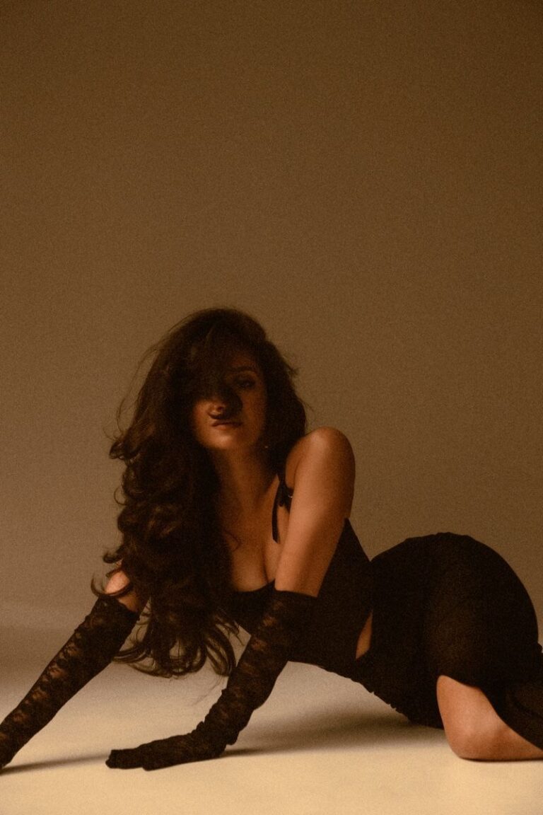 Женский фотограф Москва Кашпирова Карина. Женственная фотосессия в студии